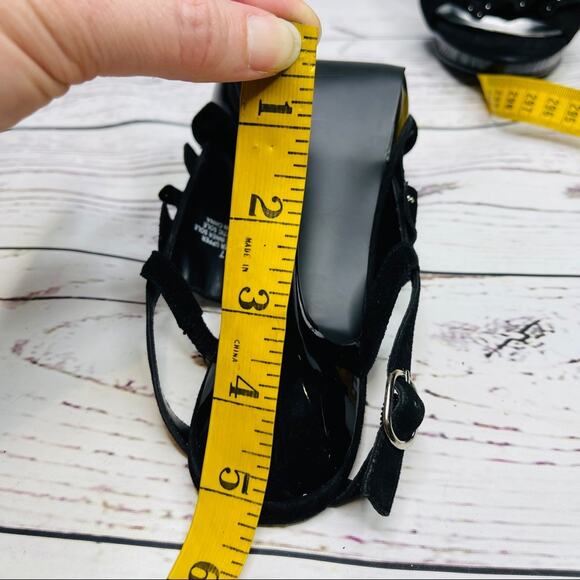 BCBG Paris leather upper ruffle with metal silver accent NEW without tags - Picture 9 of 11